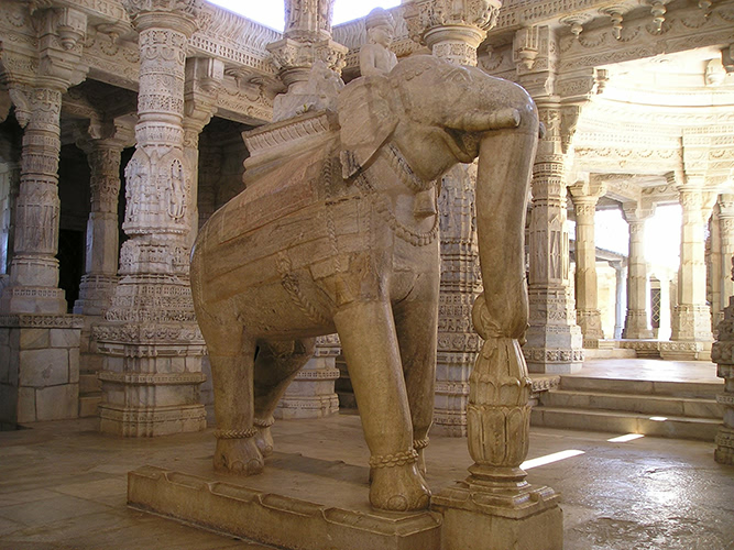 foto 70 - estatua de un elefante en un templo